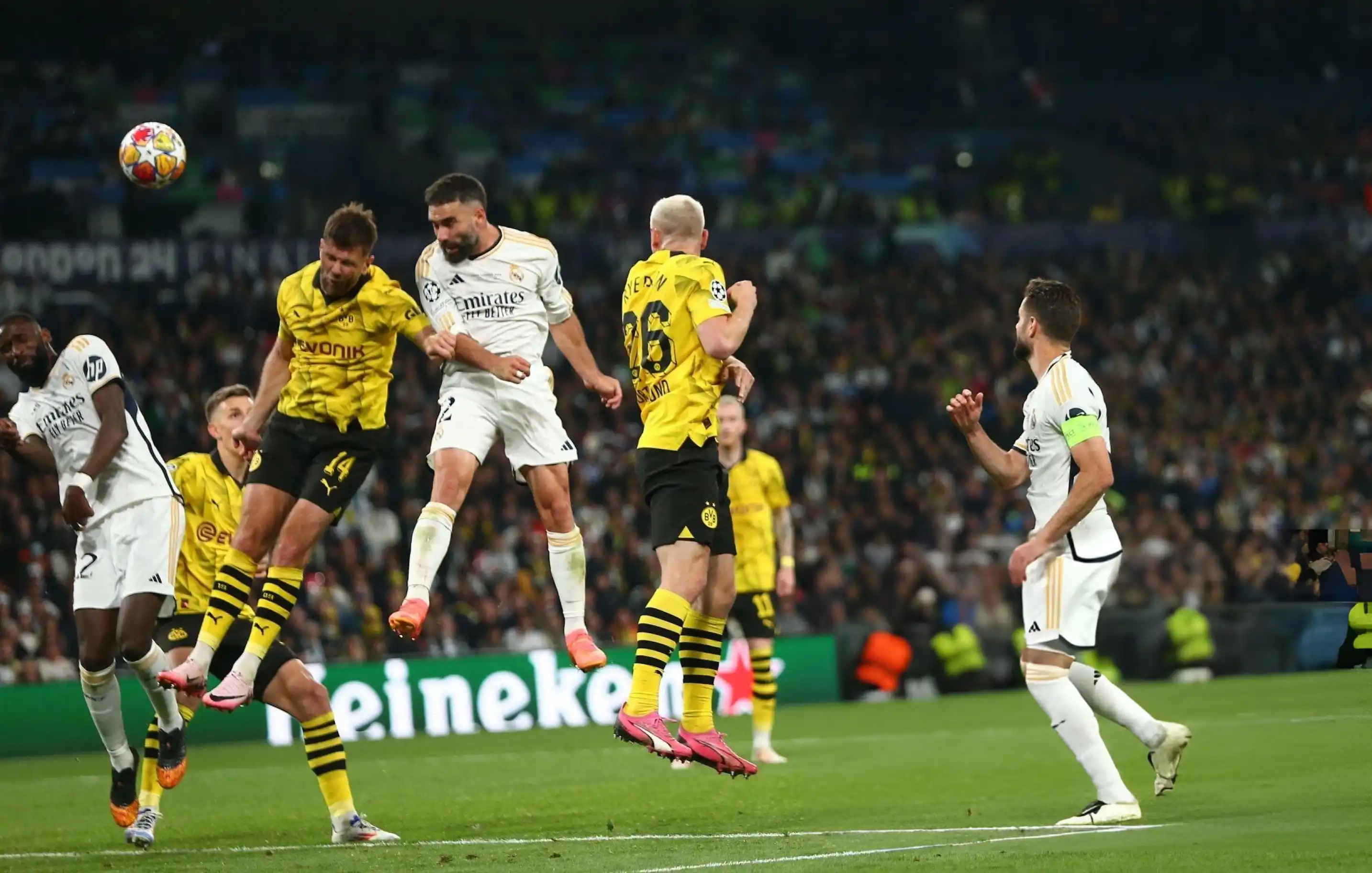 Real Madrid thắng Dortmund, vô địch Champions League: Sói già và cừu non - 3